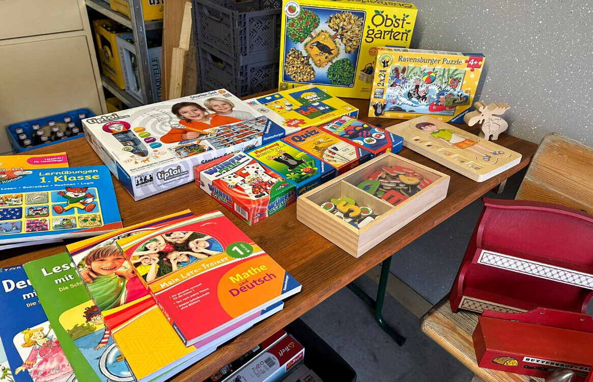 Ustersbacher + Mödishofer Straßenflohmarkt